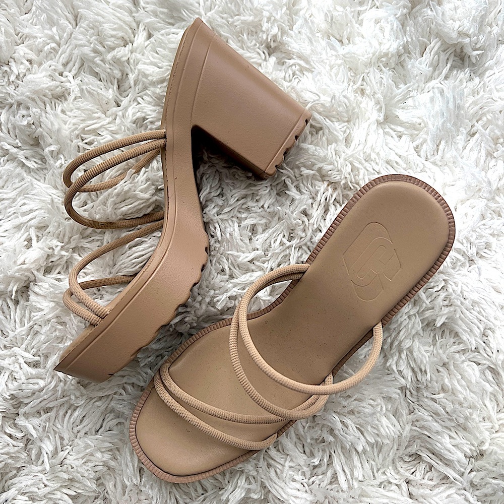 Woman's Nude heels